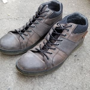 Sneaker boot